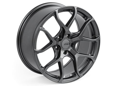 APR A01 フローフォームド - 18x8.5 - 5x112 - ET45 - ハブ径66.5mm - ガンメタルグレー ホイール