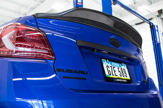OLM Vスタイル カーボンファイバー トランクスポイラー - 2015年以降 WRX/STI