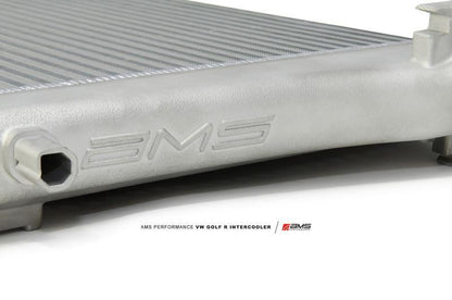 AMS Performance フロントマウントインタークーラー | 2015-2021 VW Golf GTI/R (AMS.21.09.0001-1)