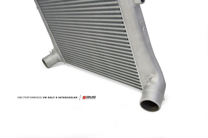 AMS Performance フロントマウントインタークーラー | 2015-2021 VW Golf GTI/R (AMS.21.09.0001-1)