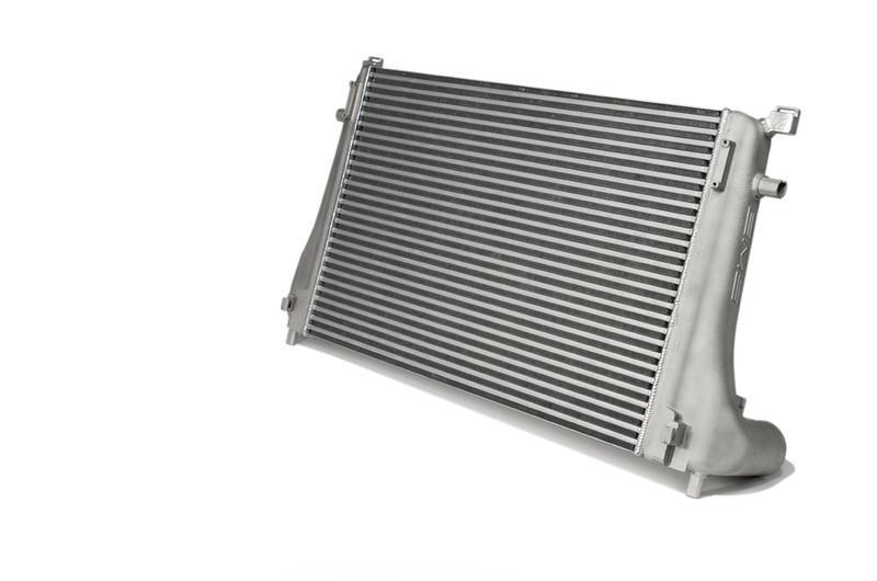 AMS Performance フロントマウントインタークーラー | 2015-2021 VW Golf GTI/R (AMS.21.09.0001-1)
