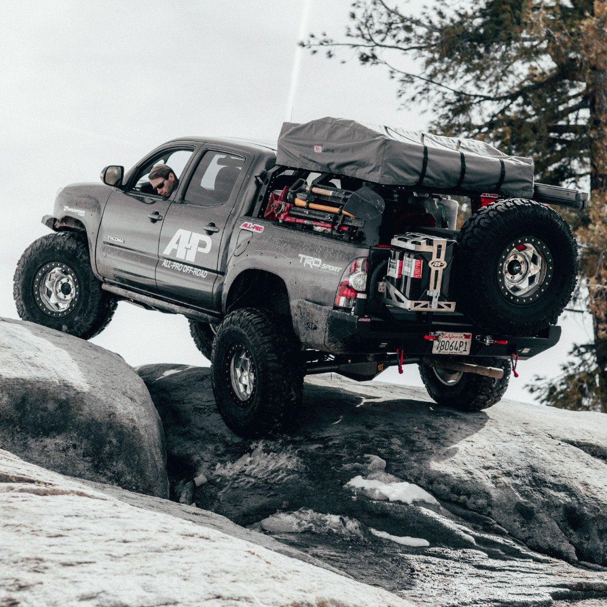 All-Pro Off-Road アルミ製ジェリカンホルダー（デュアルスイングアウトバンパー用）