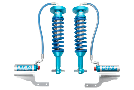 King Shocks 2015年以降フォード F150 2WD フロント 2.5インチ直径リモートリザーバー付きコイルオーバー アジャスター付（ペア）
