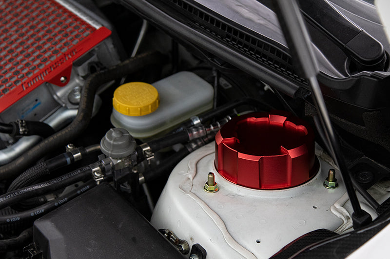 OLM アッパーサスペンションマウントカバー ブルー － 2015-2021 スバル WRX / STI 用