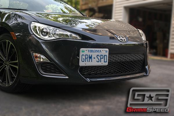 GrimmSpeed ナンバープレート移設キット | スバル 2010年以降 レガシィ / アウトバック / 2013年以降 BRZ / サイオン FR-S