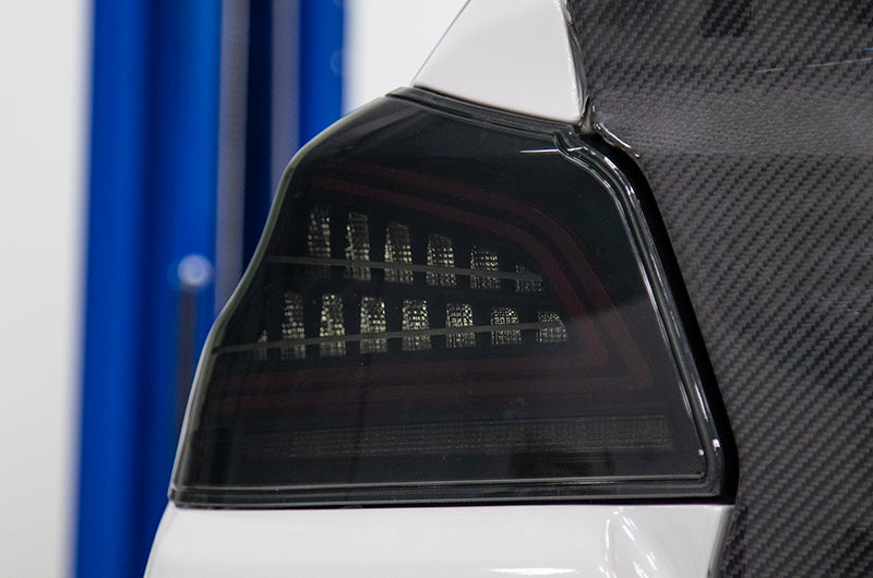 OLM Spec CRテールライト（スモークレンズ・ブラックベース）- 2015-2021 スバル WRX & STI