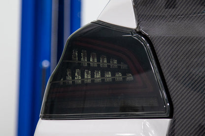 OLM Spec CRテールライト（スモークレンズ・ブラックベース）- 2015-2021 スバル WRX & STI
