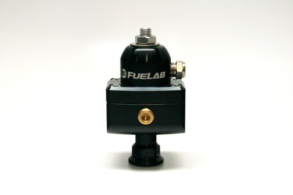 Fuelab 575 キャブレター用アジャスタブルミニ燃圧レギュレーター ブロッキングタイプ 4-12psi（約0.28-0.83bar） (1) -6AN イン (2) -6ANアウトレット ブラック