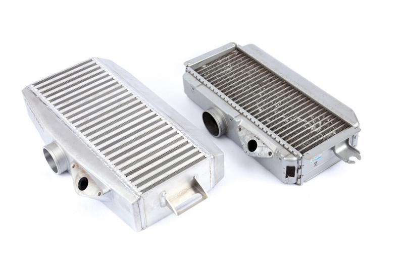 GrimmSpeed 上置きインタークーラー(TMIC) シルバー(無塗装) | スバル 2002-2007年 WRX / 2004-2021年 STI
