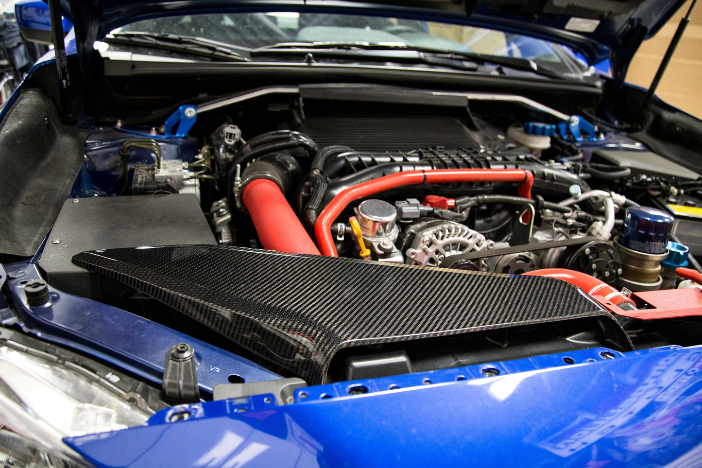 OLM LE ドライカーボン インテークダクトカバー - 2015-2021年型 スバル WRX用