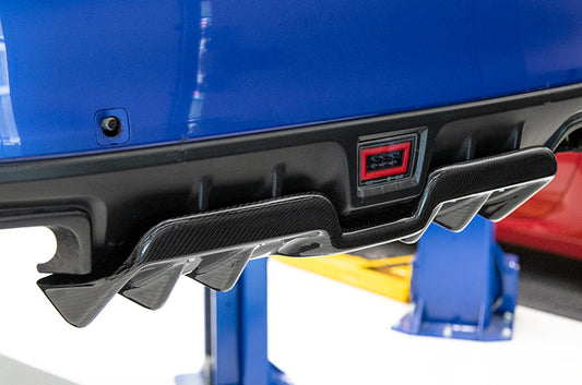 OLM A1スタイル カーボンファイバー製リアディフューザー - 2015-2021 WRX/STI