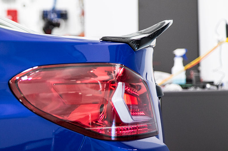 OLM Vスタイル カーボンファイバー トランクスポイラー - 2015年以降 WRX/STI
