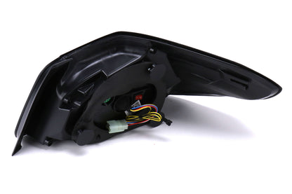 OLM エボリューション テールライト（スモークレンズ、ブラックベース、レッドバー）- 2015-2021 WRX / STI