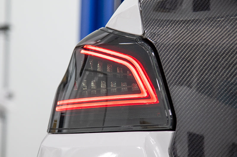 OLM Spec CRテールライト（スモークレンズ・ブラックベース）- 2015-2021 スバル WRX & STI