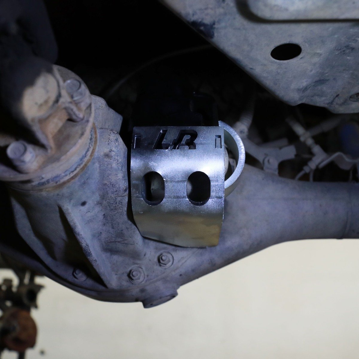 Low Range Off-Road トヨタ 電動Eロッカーモーターガード