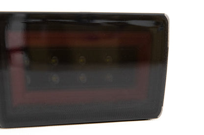 OLM F1 NB+R V2（スモークレンズ、グロスブラックベース、レッドバー）- 2015-2020 WRX / STI