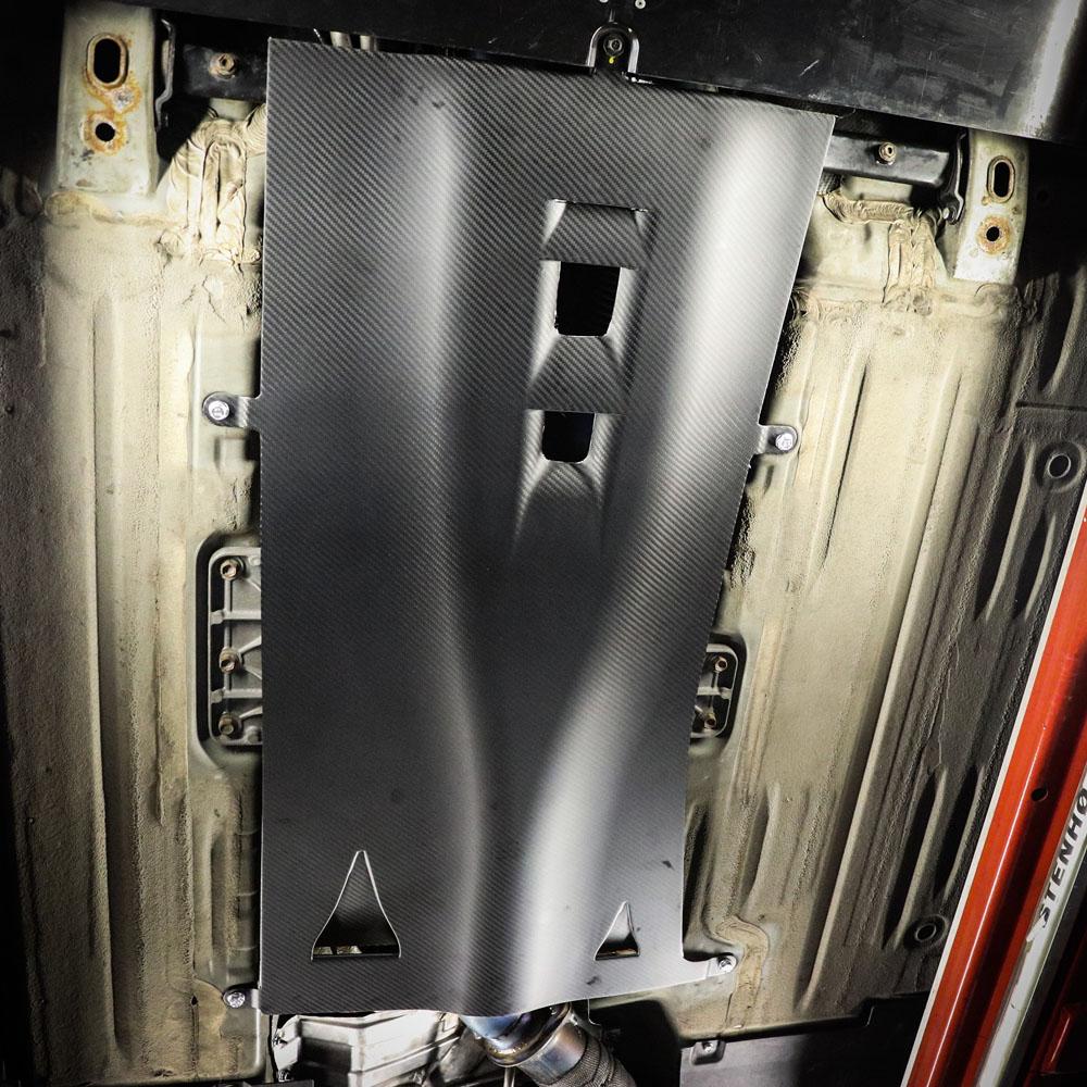 Verus Engineering フラットカーボンアンダーボディパネル | 2009-2021 ニッサン R35 GTR (A0112A)